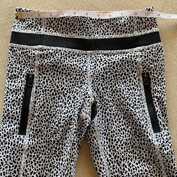 Lululemon Inspire Tight II Mesh Miss Mosaic white black 2 - Picture 8 of 13